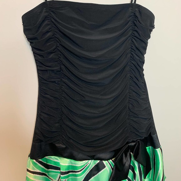 Vintage Y2K Ruched Dress - Picture 3 of 6